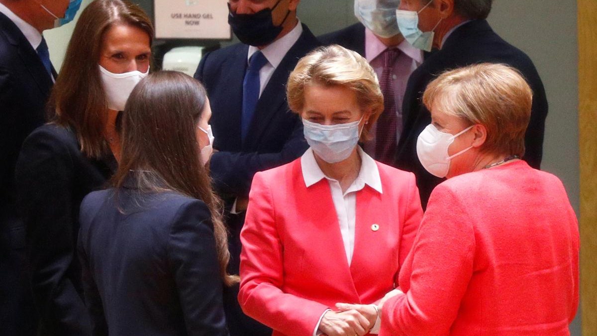 Γενέθλια για την Άνγκελα Μέρκελ – Τα δώρα που της έκαναν οι ηγέτες στη Σύνοδο Κορυφής – ΦΩΤΟ