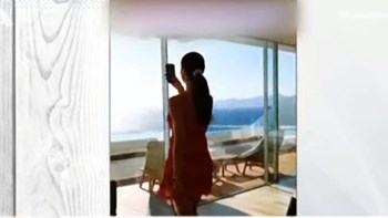Επική γκάφα: Ποια διάσημη έπεσε πάνω σε τζαμαρία ενώ τραβούσε βίντεο για το Instagram