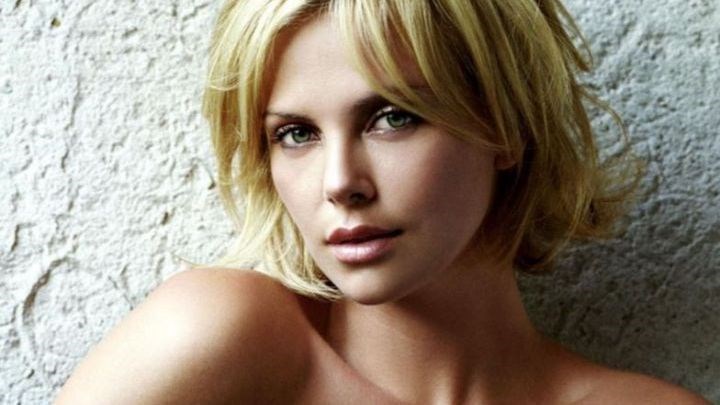 Αποκάλυψη από τη Σαρλίζ Θερόν: Χρειάστηκα τρεις επεμβάσεις – ΦΩΤΟ