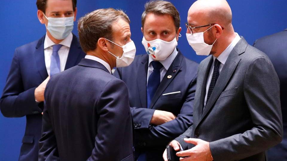 Σύνοδος Κορυφής: «Λευκός καπνός» από τις Βρυξέλλες – Έκλεισε η συμφωνία για το σχέδιο ανάκαμψης