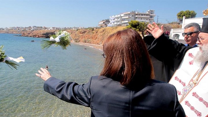 Στο Μάτι η Σακελλαροπούλου: Αδιανόητη τραγωδία για μια σύγχρονη ευνομούμενη πολιτεία