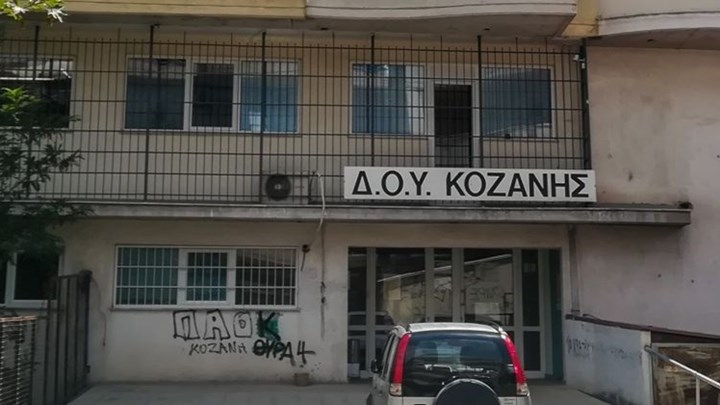 Επίθεση με τσεκούρι στη ΔΟΥ Κοζάνης: Συνεχίζεται η μάχη των γιατρών – Το νέο ιατρικό ανακοινωθέν