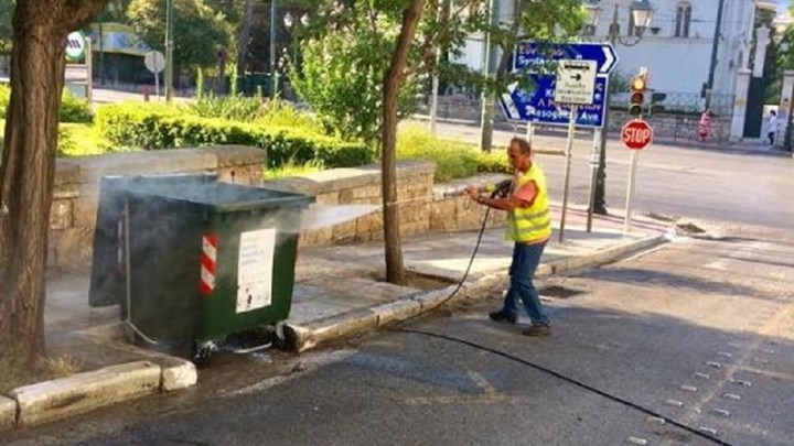 Κυριακάτικη καθαριότητα στο Κολωνάκι από τον Δήμο Αθηναίων – Τι δήλωσε ο Κώστας Μπακογιάννης