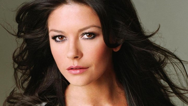 Κάθριν Ζέτα Τζόουνς: Η 17χρονη κόρη της “ρίχνει” το Instagram – ΦΩΤΟ