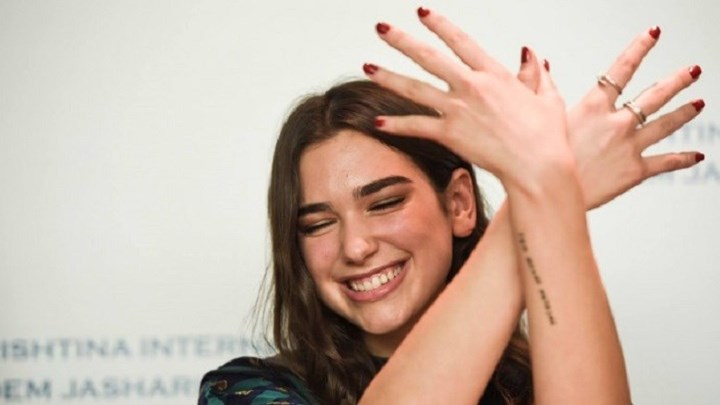 Σάλος από την ανάρτηση της Dua Lipa: Δημοσίευσε χάρτη της «Μεγάλης Αλβανίας» που φτάνει μέχρι την Θεσπρωτία