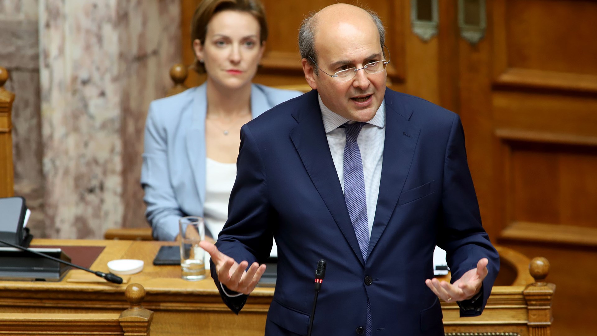 Χατζηδάκης: Αύξηση της επιδότησης στα φθηνότερα ηλεκτρικά αυτοκίνητα