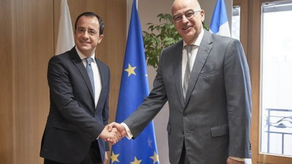 Τηλεφωνική επικοινωνία Δένδια-Χριστοδουλίδη