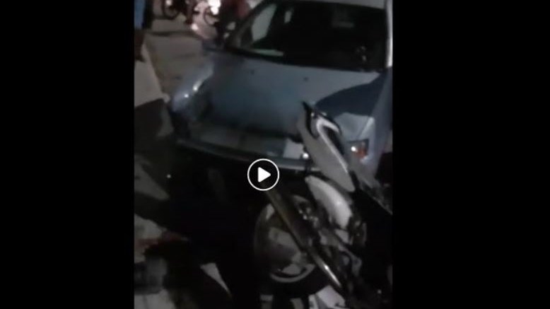 ΕΚΤΑΚΤΟ – Αυτοκίνητο παρέσυρε πλήθος κόσμου έξω από το εργοστάσιο της ΔΕΗ Μυτιλήνης – ΦΩΤΟ