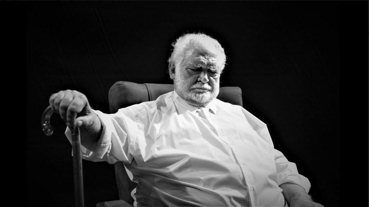 Ο Καζάκος «συναντά» ξανά τον Βάλαρη για την παράσταση «Μάνα, πατρίδα, γη» που θα ανέβει στο «Ακροπόλ»