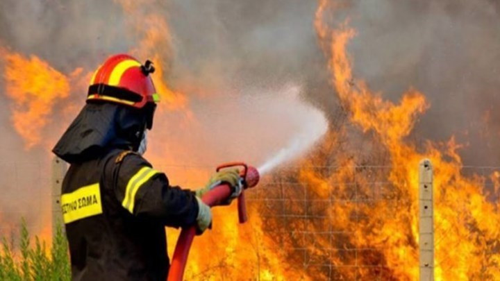 Πυρκαγιά ΤΩΡΑ στις Κεχριές Κορινθίας