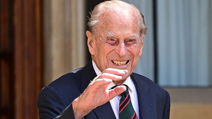 Πρίγκιπας Φίλιππος: Σπάνια δημόσια εμφάνιση – Παραδίδει τα… σκήπτρα στη νύφη του, Καμίλα