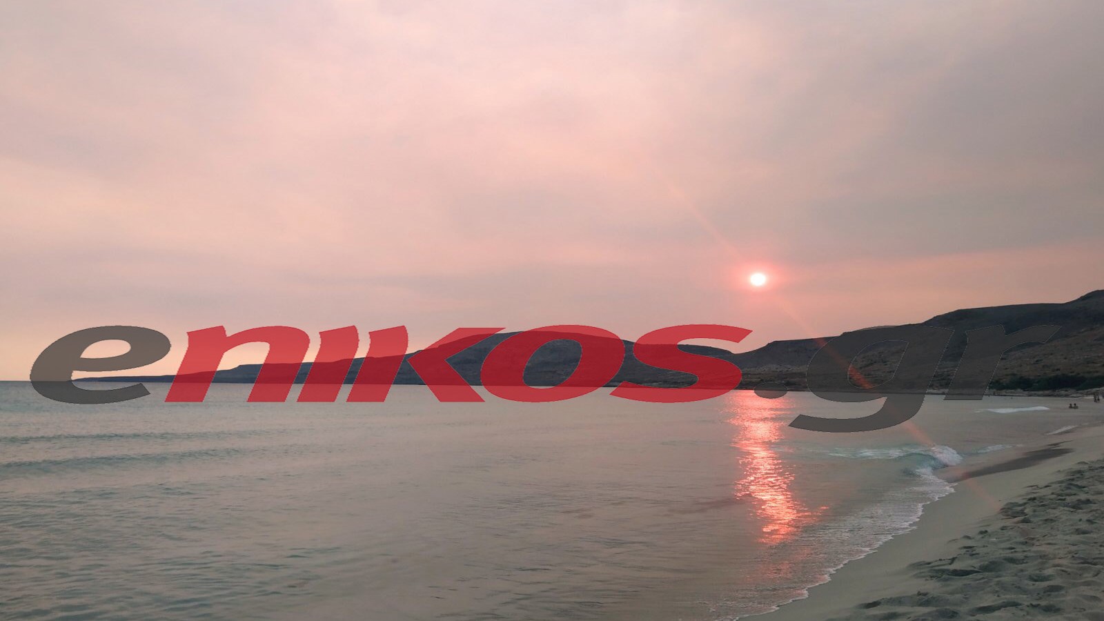 Κεχριές Κορινθίας: Ο καπνός από τη φωτιά έφθασε και στην Ελαφόνησο -ΦΩΤΟ αναγνώστη