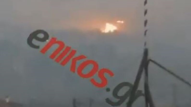 Φωτιά στις Κεχριές: Οι φλόγες έχουν περικυκλώσει τα Αθίκια – Εκκενώθηκε και έκτος οικισμός – ΒΙΝΤΕΟ αναγνώστη