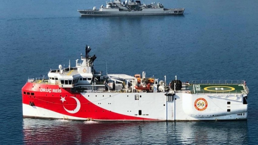 Yeni Safak: Με 15 πολεμικά πλοία, drones και F-16 στην ανατολική Μεσόγειο η Τουρκία