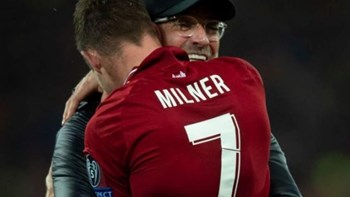 Λίβερπουλ: Ο Μίλνερ έβριζε τη Γιουνάιτεντ την ώρα της απονομής – ΒΙΝΤΕΟ