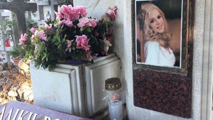 Αλίκη Βουγιουκλάκη: Μνημόσυνο για τα 24 χρόνια από τον θάνατό της – ΦΩΤΟ