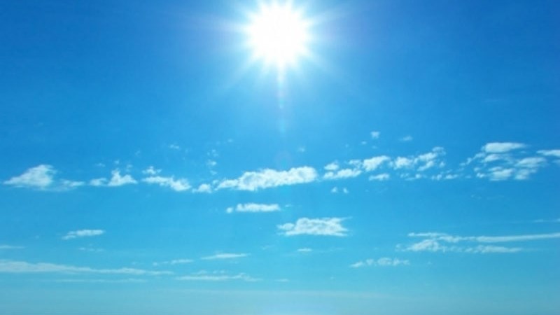 Καιρός: Καύσωνας και μποφόρ στο Αιγαίο – Πού θα φτάσει τους 38 βαθμούς η θερμοκρασία
