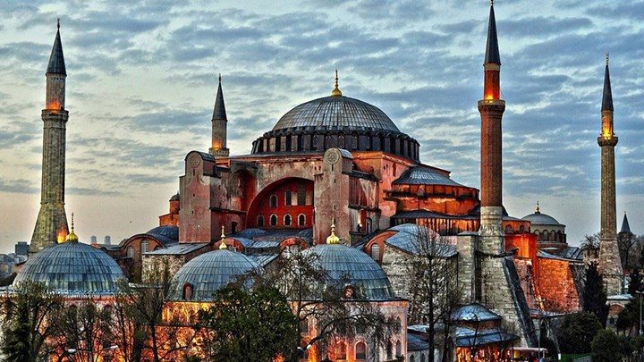 Αγία Σοφία: Σήμερα γίνεται τζαμί – Προκλητική “φιέστα” ετοιμάζει ο Ερντογάν – ΦΩΤΟ