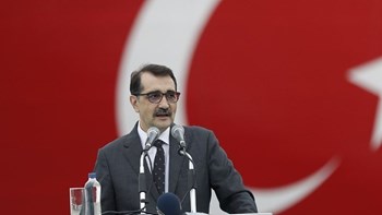 Προκαλεί ο Τούρκος υπουργός Ενέργειας – Η φωτογραφία του “Πορθητή” με φόντο την Αγία Σοφία