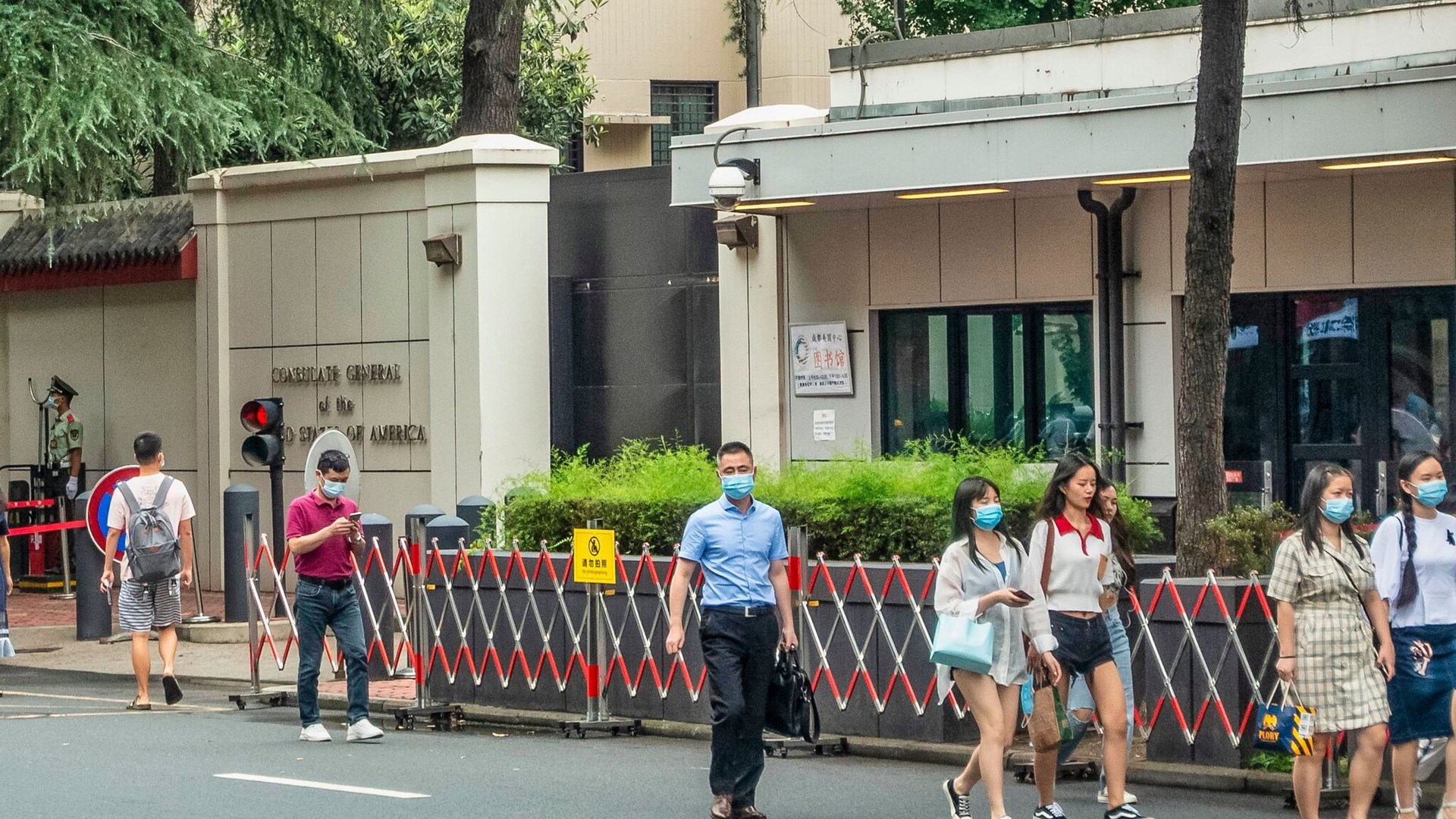 Διπλωματικός “πόλεμος” ΗΠΑ – Κίνας με κλείσιμο προξενείων