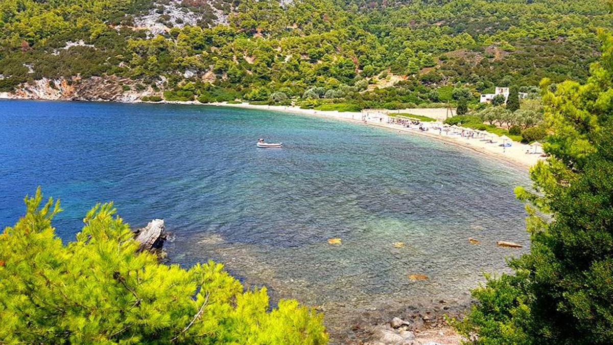 Τραγωδία στη Σκύρο: Πέθανε στην παραλία μπροστά στα μάτια των παιδιών της
