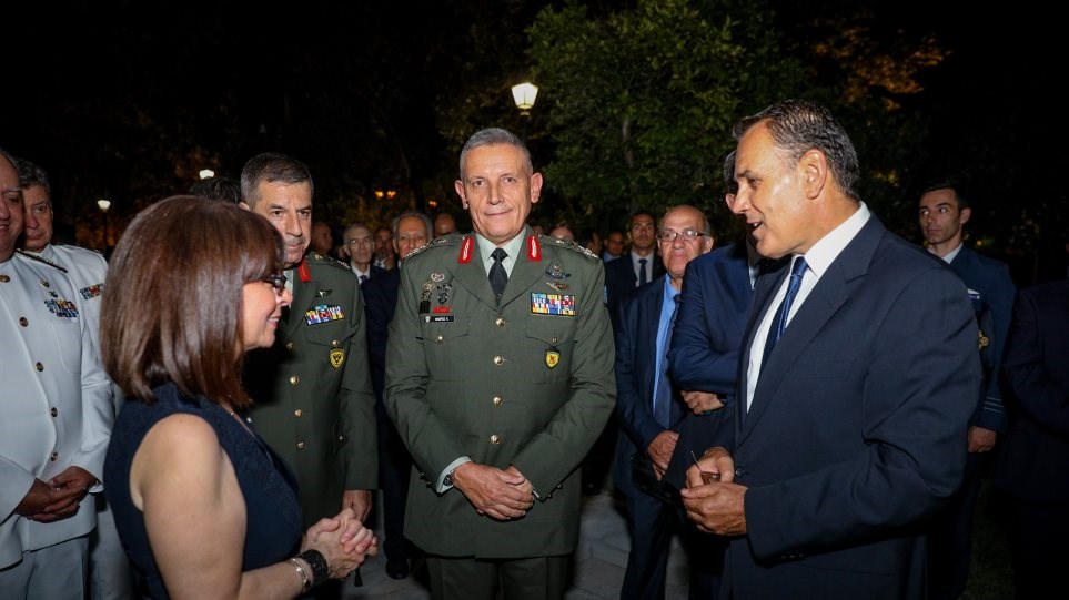 Προεδρικό Μέγαρο: Ο διάλογος της Προέδρου της Δημοκρατίας με τον υπουργό Άμυνας