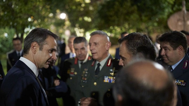 Προεδρικό Μέγαρο: Τα “πηγαδάκια” και οι συζητήσεις για ελληνοτουρκικά και… Σλούκα – ΦΩΤΟ – ΒΙΝΤΕΟ