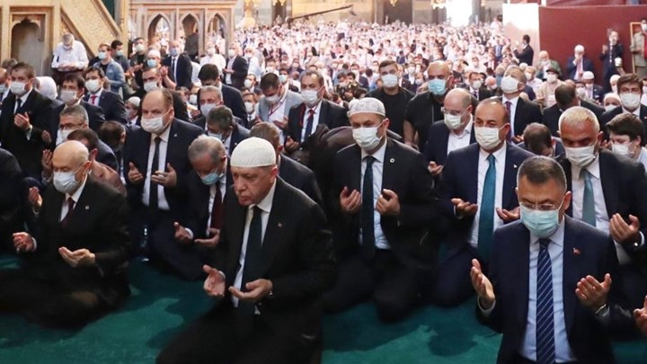 Προκαλεί το τουρκικό ΥΠΕΞ: Ας θυμηθούν τι έπαθαν στο Αιγαίο όσοι δεν έδειξαν σεβασμό στην τουρκική σημαία – Τι απαντά η Αθήνα