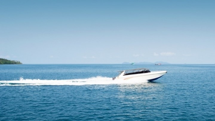 Κάρυστος: Τραυματίστηκε λουόμενος από ταχύπλοο – Συνελήφθη ο χειριστής του