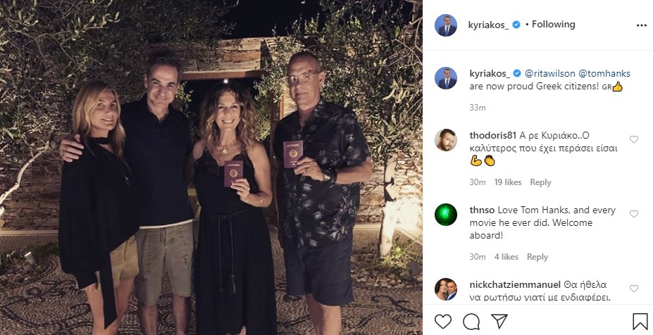 Η συνάντηση Μητσοτάκη – Χανκς στην Αντίπαρο – Η φωτογραφία με τα ελληνικά διαβατήρια