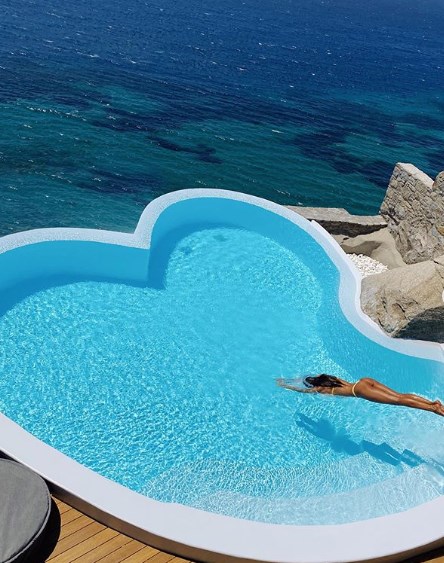 Ιζαμπέλ Γκουλάρτ: Συνεχίζει τις βουτιές της – Η πισίνα σε σχήμα καρδιάς που εντυπωσίασε – ΒΙΝΤΕΟ