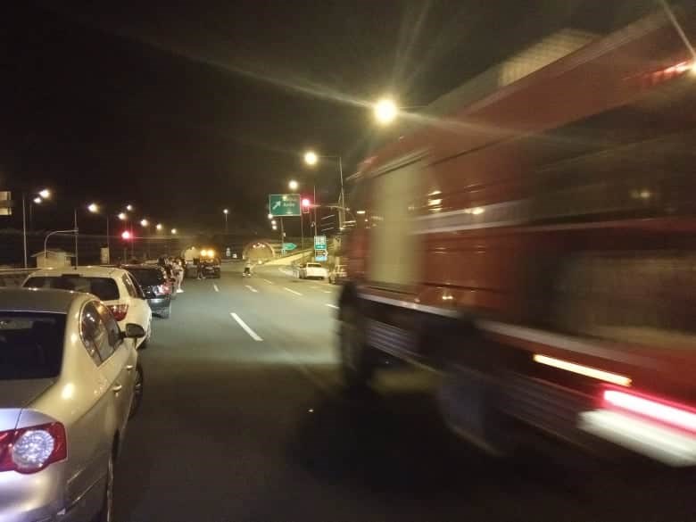 Σήραγγα Μετσόβου: Αναστάτωση και καθυστερήσεις έπειτα από φωτιά σε όχημα εν κινήσει – ΦΩΤΟ