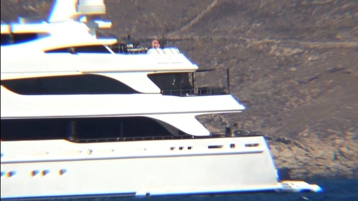 Dan Bilzerian: Ζαλίζει το κόστος της θαλαμηγού με την οποία έφτασε στη Μύκονο – ΒΙΝΤΕΟ