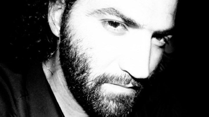 Άγριες Μέλισσες: Ο Σωτηράκης γίνεται ο δεσμοφύλακας της Λενιώς-Κίτσου δίπλα στον Διευθυντή-Μπισμπίκη