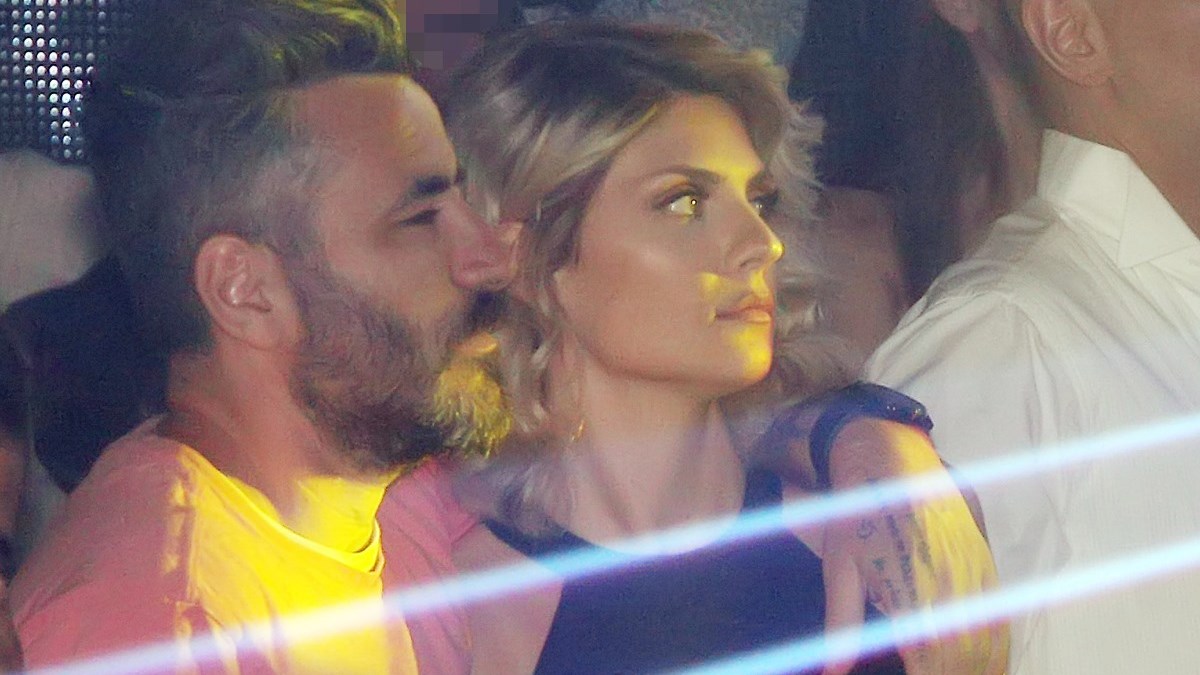 Παντρεύεται ο Μαυρίδης: Η πρόταση γάμου στην αγαπημένη του δίπλα στην πισίνα – ΒΙΝΤΕΟ