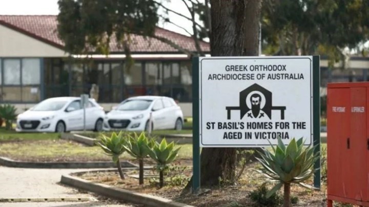 Κορονοϊός – Αυστραλία: Νεκροί οκτώ ομογενείς – Τι δηλώνει on camera γιος θύματος – BINTEO