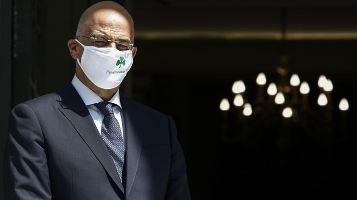 Νίκος Δένδιας: Φόρεσε μάσκα του Παναθηναϊκού για να υποδεχθεί την Ισπανίδα ΥΠΕΞ – ΦΩΤΟ