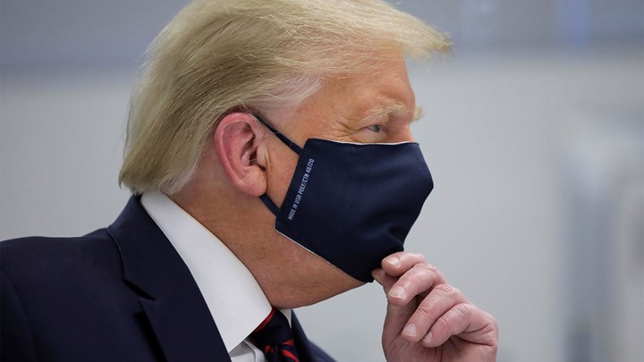 Κορονοϊός: Ο Τραμπ φόρεσε ξανά μάσκα – Οι συμβουλές που δίνει στους Αμερικανούς
