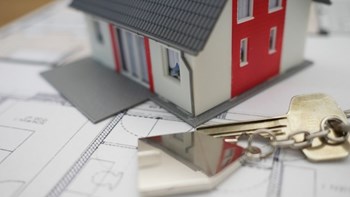 ΣΥΡΙΖΑ: Τροπολογία 69 βουλευτών για την προστασία της πρώτης κατοικίας – Τι προβλέπει