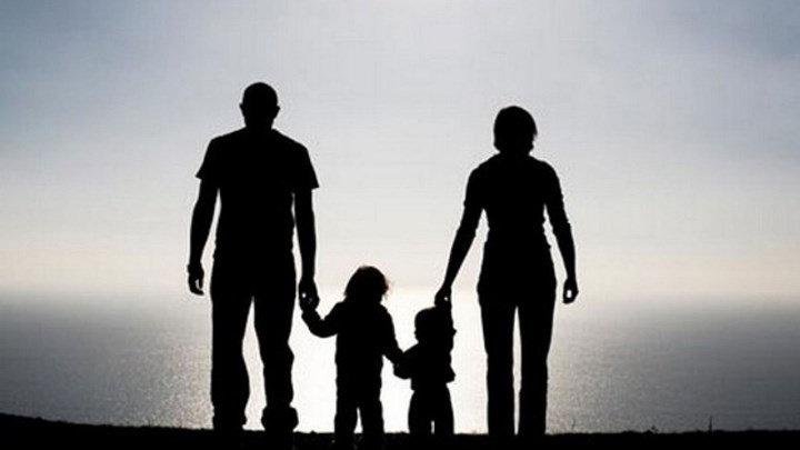 Και οι δύο γονείς θα λαμβάνουν σοβαρές αποφάσεις για το παιδί τους – Τροπολογία του υπ. Δικαιοσύνης