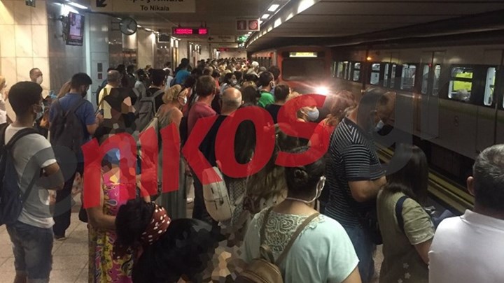 Μηδενικές οι αποστάσεις μεταξύ των επιβατών στα Μέσα Μαζικής Μεταφοράς – ΦΩΤΟ αναγνωστών