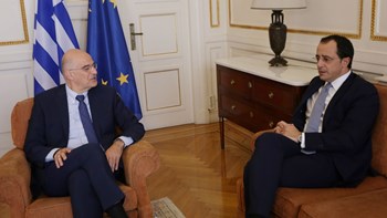 Τηλεφωνική επικοινωνία Δένδια με τον υπουργό Εξωτερικών της Κύπρου – Τι συζήτησαν