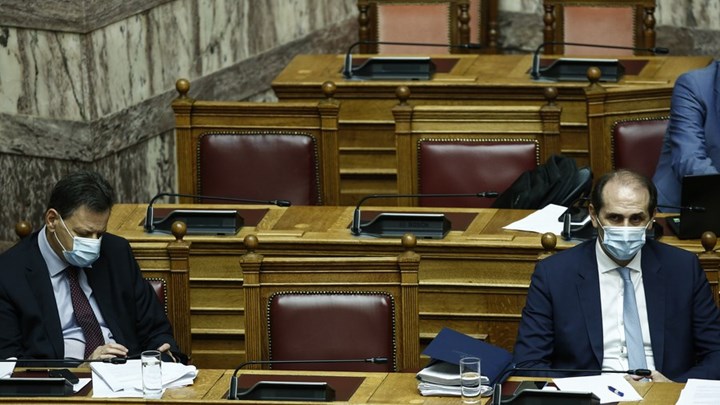 Κορονοϊός: Υποχρεωτική η χρήση μάσκας και στη Βουλή