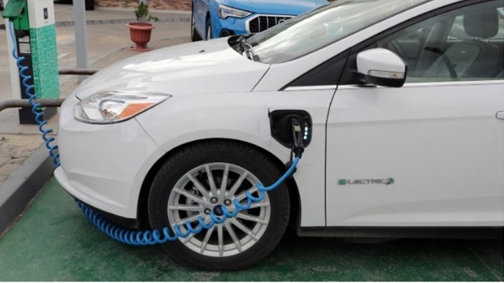 Ηλεκτρικά οχήματα: Πότε ανοίγει η πλατφόρμα για το πρόγραμμα επιδότησης αγοράς – Αναλυτικά τα ποσά