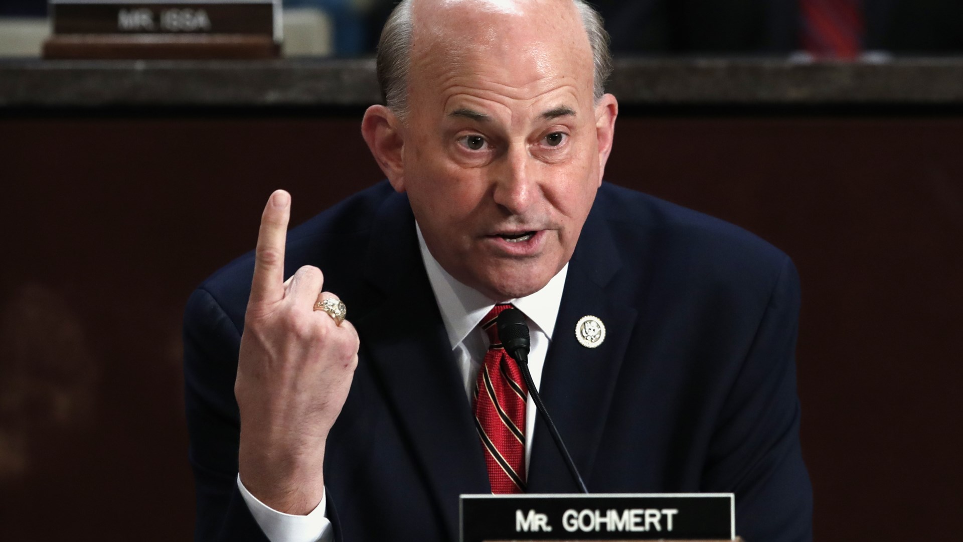 Θετικός στον κορονοϊό γερουσιαστής που αρνιόταν να φορέσει μάσκα