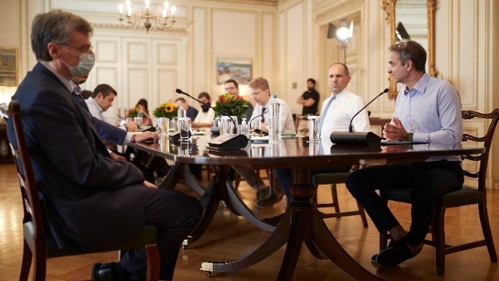 Μητσοτάκης: Μην διστάσετε να σημάνετε συναγερμό για νέα μέτρα – Τι συζητήθηκε στην τηλεδιάσκεψη για τον κορονοϊό