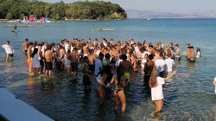 Κέρκυρα: Πλήρωσαν… ακριβά το beach party στη Δασιά – Δύο συλλήψεις και πρόστιμο 10.000 ευρώ