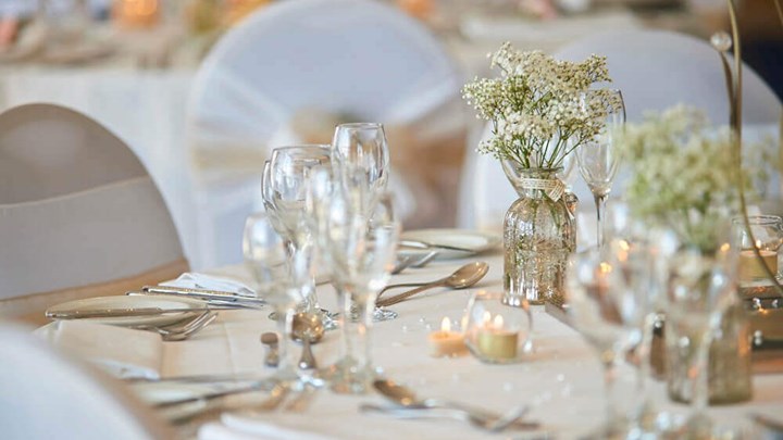 Κορονοϊός: Συναγερμός στη Θεσσαλονίκη από κρούσματα σε γάμο – Θετικός και ο γαμπρός