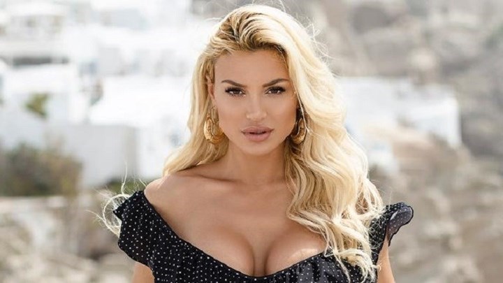 Αλεξάνδρα Παναγιώταρου: Αναστάτωσε το Άστρος Κυνουρίας με το μπικίνι της – ΦΩΤΟ