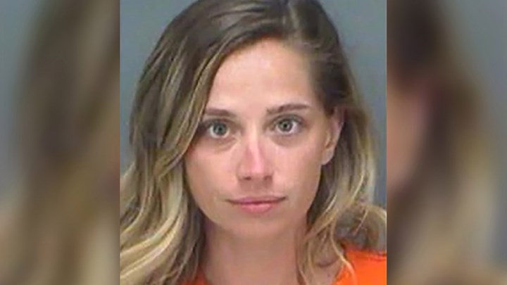 ΗΠΑ: Αεροσυνοδός επιτέθηκε στον σύζυγό της – Τον έπιασε στα πράσα με την ερωμένη του